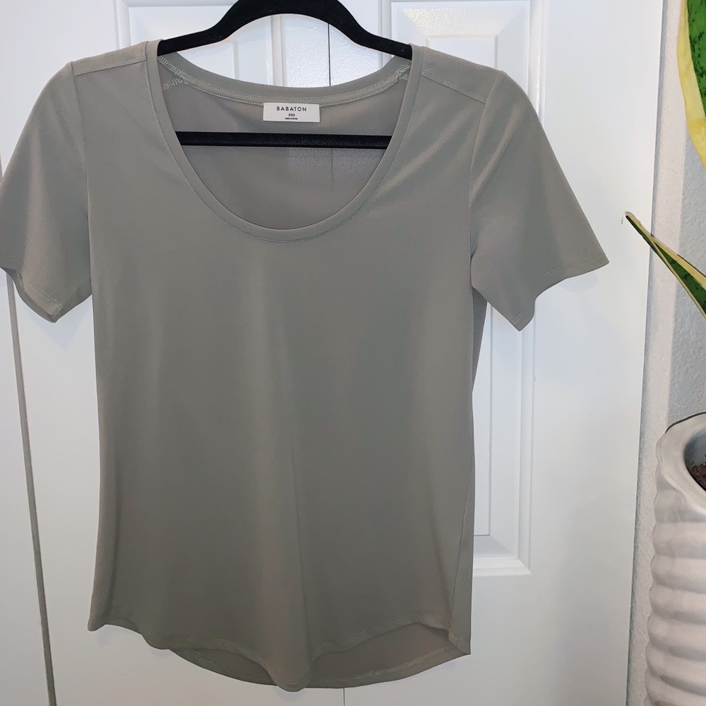 Aritzia Babaton blouse